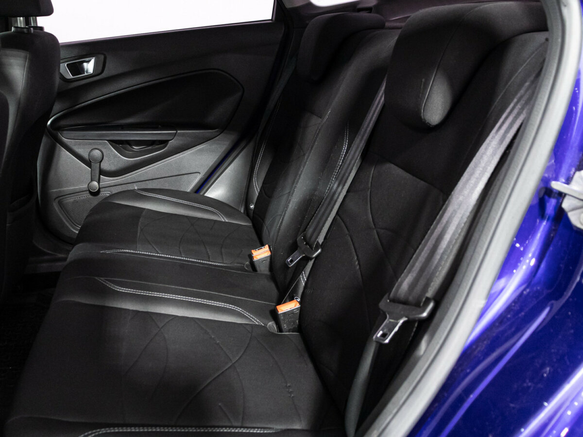 Ford Fiesta с пробегом — 2015 год. Фото: #9