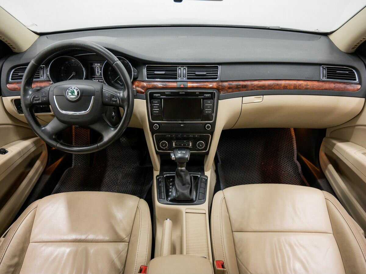 Skoda Superb с пробегом — 2012 год. Фото: #10