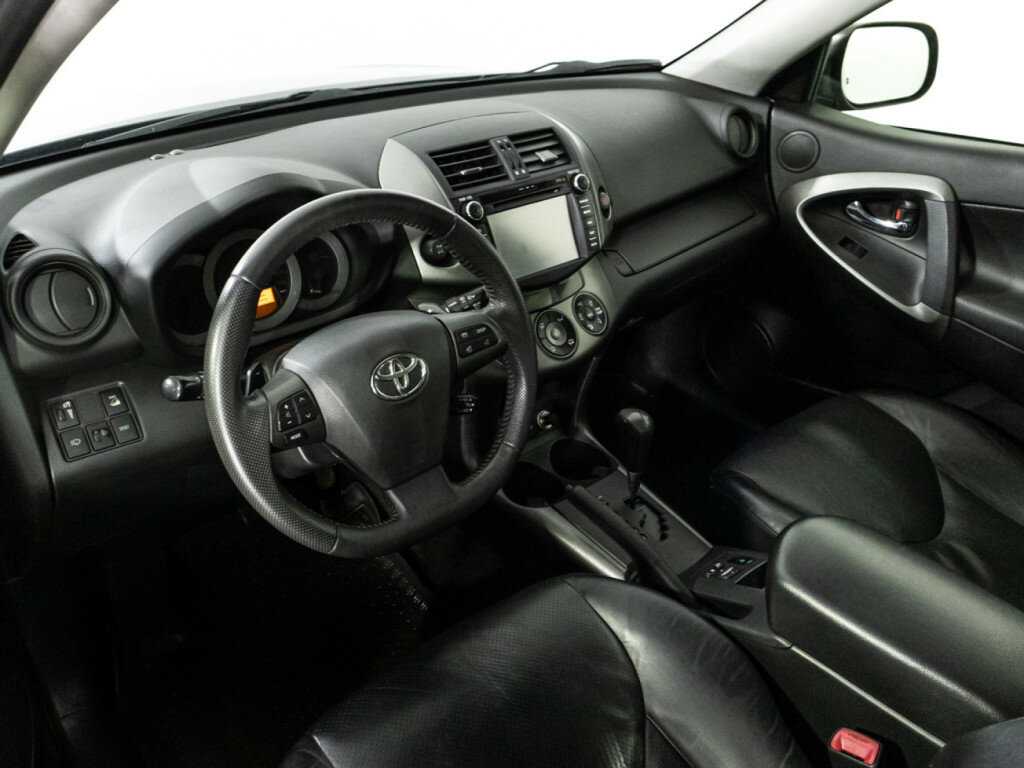 Toyota RAV4 с пробегом — 2012 год. Фото: #10