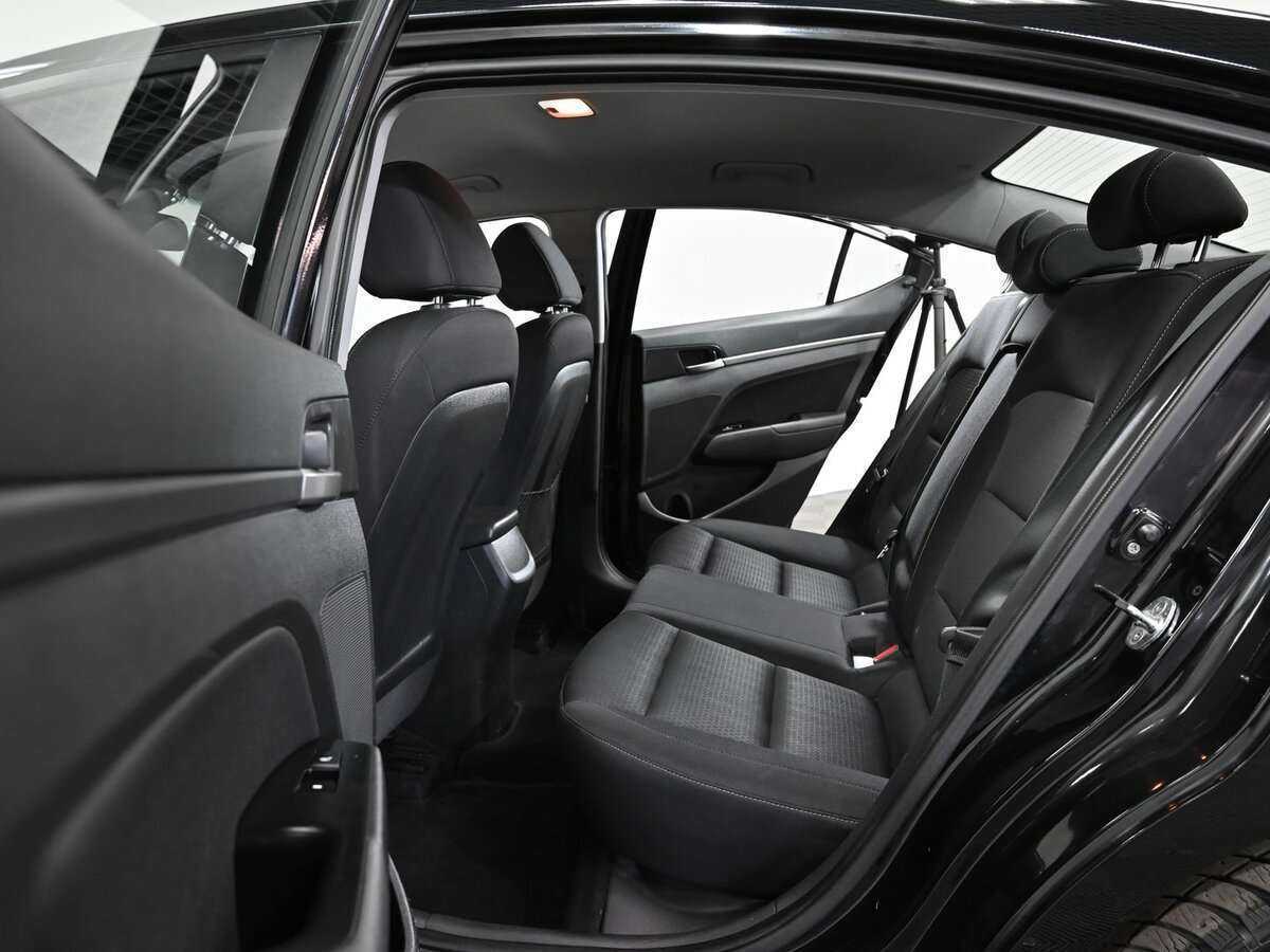 Hyundai Elantra с пробегом — 2017 год. Фото: #5