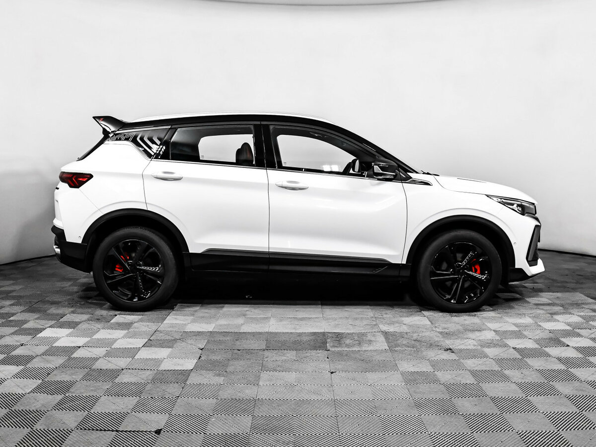 Geely Coolray с пробегом — 2024 год. Фото: #3