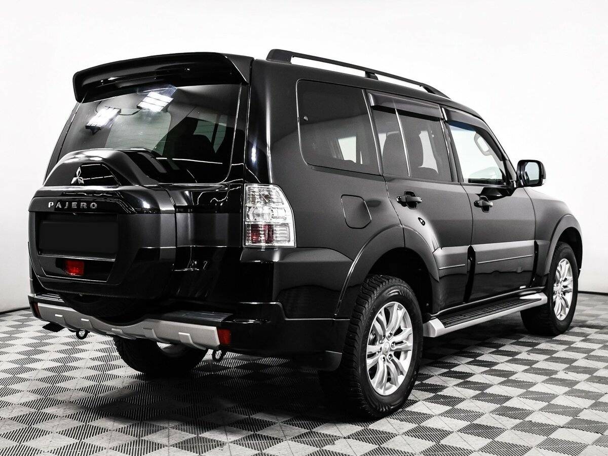 Mitsubishi Pajero с пробегом — 2015 год. Фото: #4