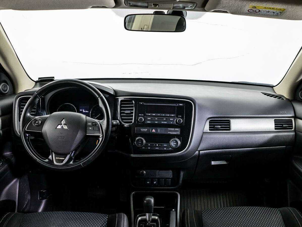 Mitsubishi Outlander с пробегом — 2017 год. Фото: #10