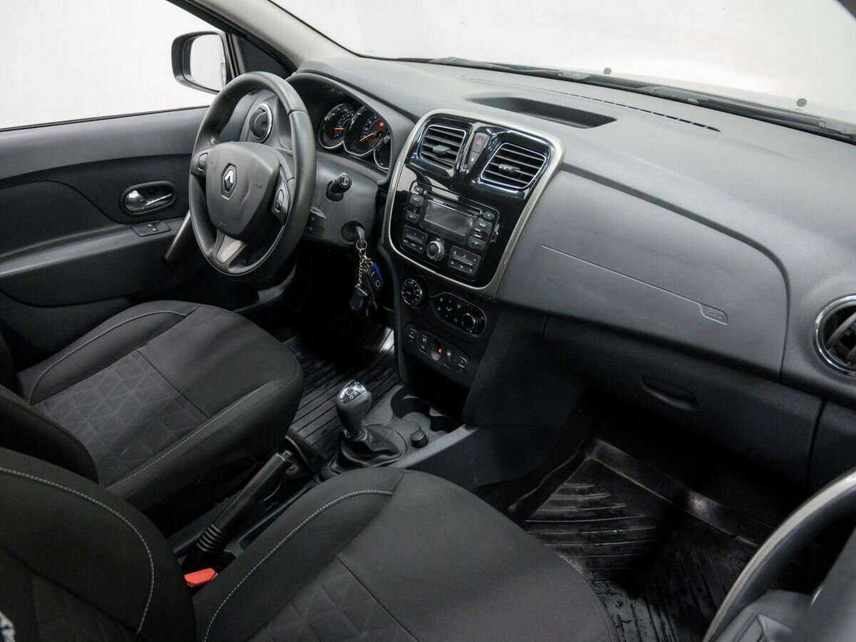 Renault Sandero с пробегом — 2015 год. Фото: #7