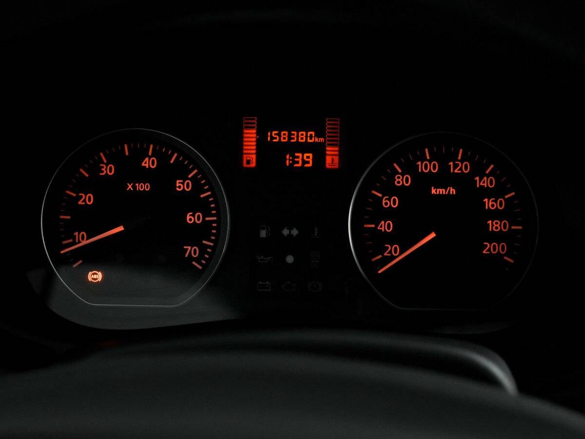 Renault Sandero с пробегом — 2012 год. Фото: #17