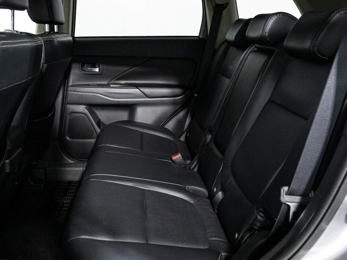 Mitsubishi Outlander с пробегом — 2012 год. Фото: #9