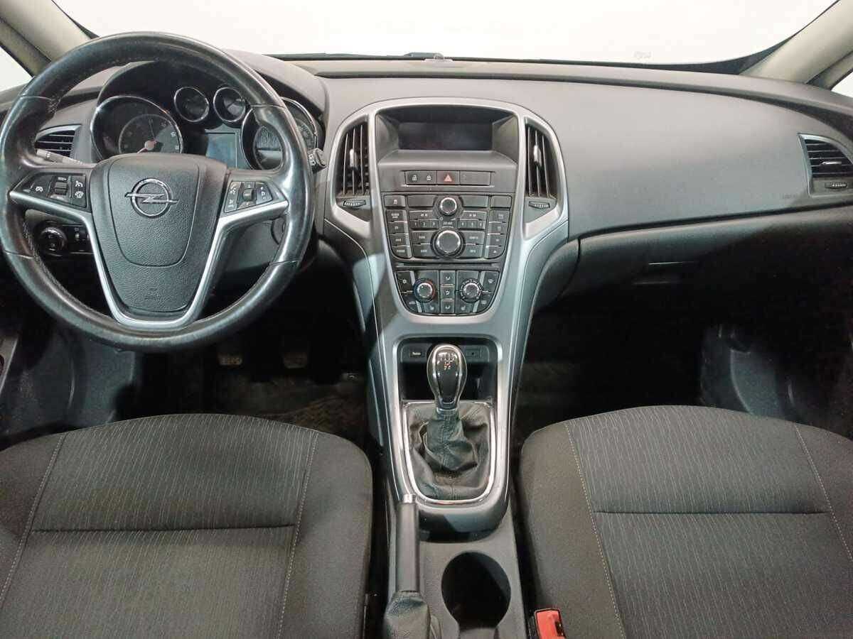 Opel Astra с пробегом — 2013 год. Фото: #10