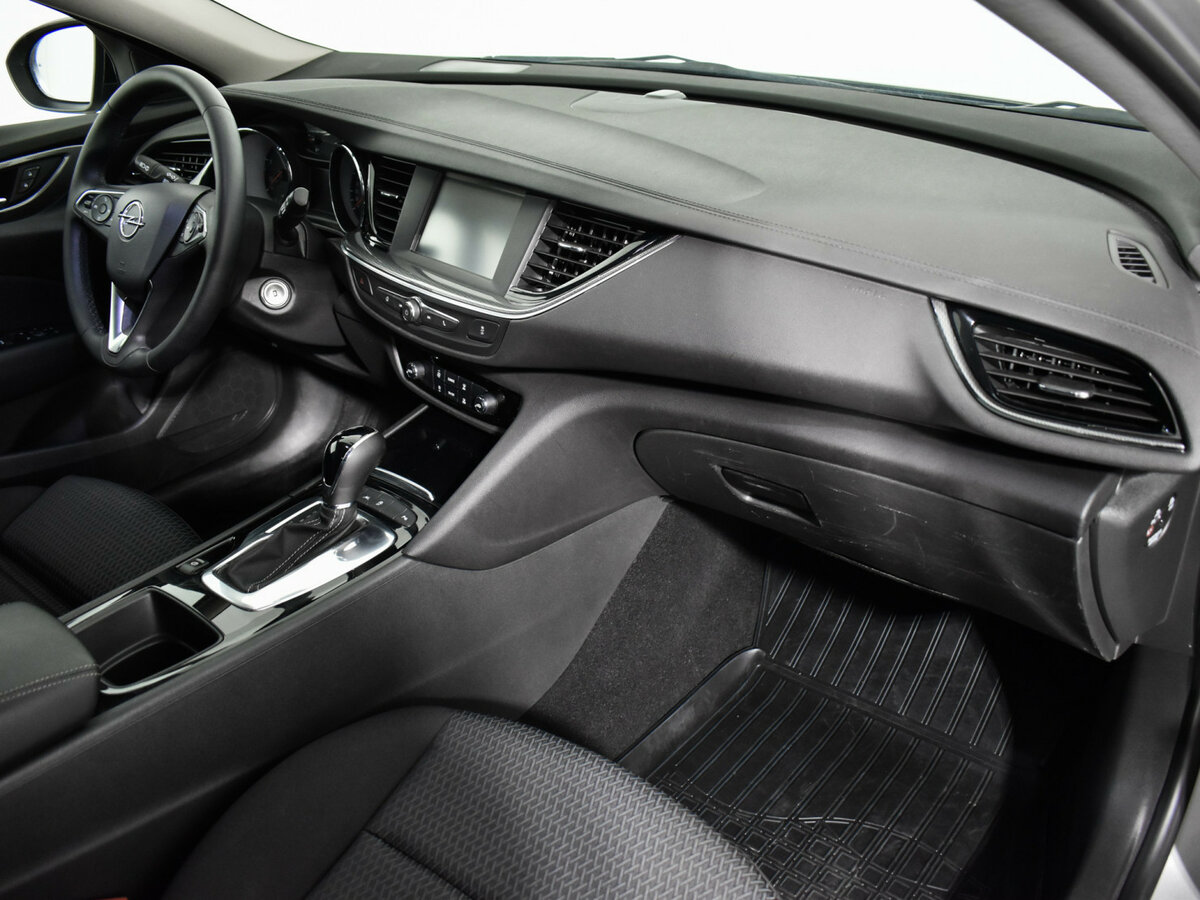 Opel Insignia с пробегом — 2020 год. Фото: #10