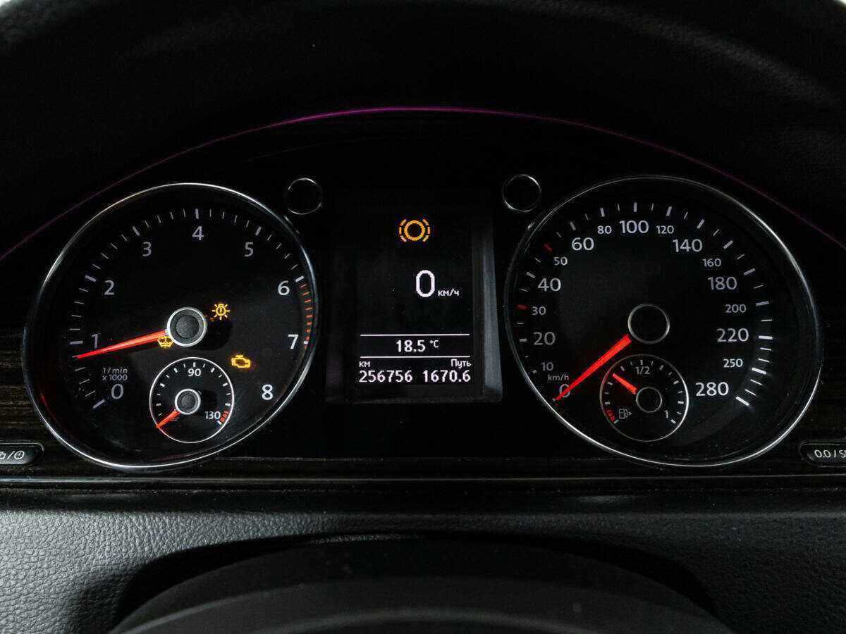 Volkswagen Passat CC с пробегом — 2013 год. Фото: #11