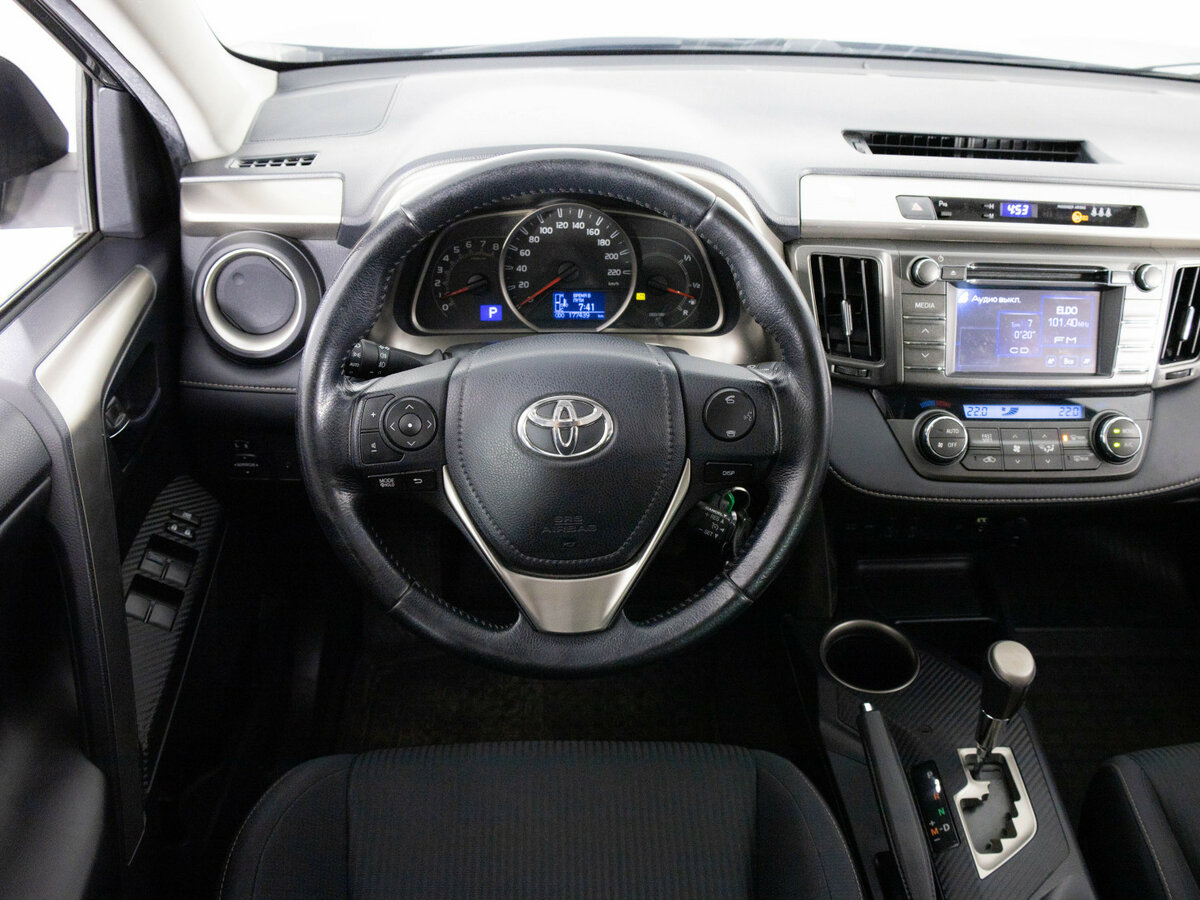 Toyota RAV4 с пробегом — 2013 год. Фото: #9