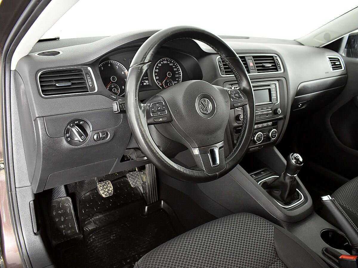 Volkswagen Jetta с пробегом — 2014 год. Фото: #5