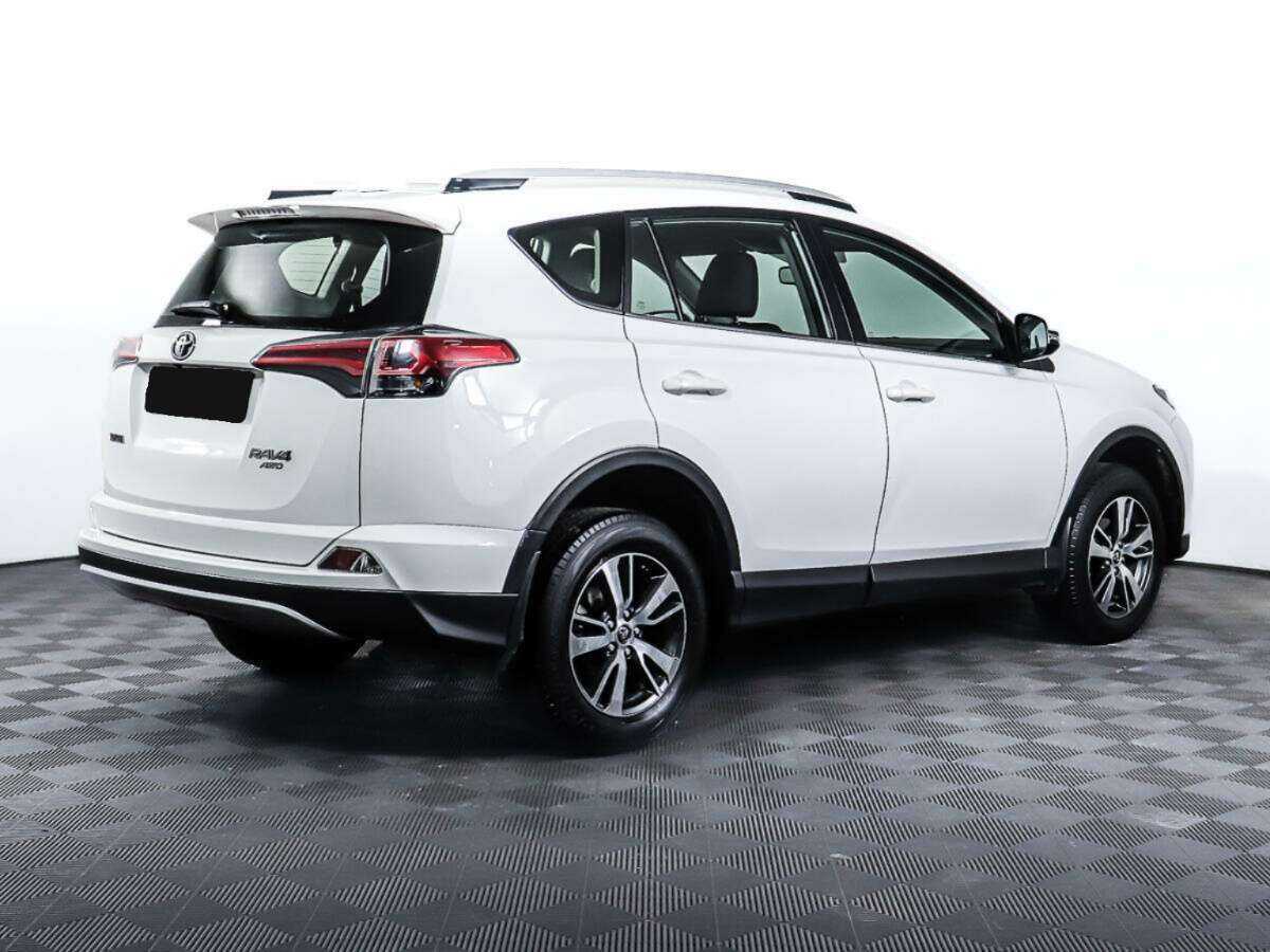 Toyota RAV4 с пробегом — 2018 год. Фото: #4
