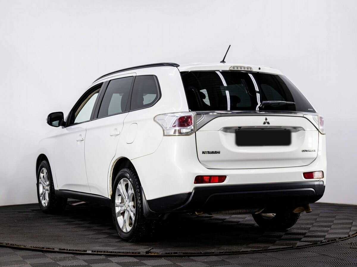 Mitsubishi Outlander с пробегом — 2012 год. Фото: #3