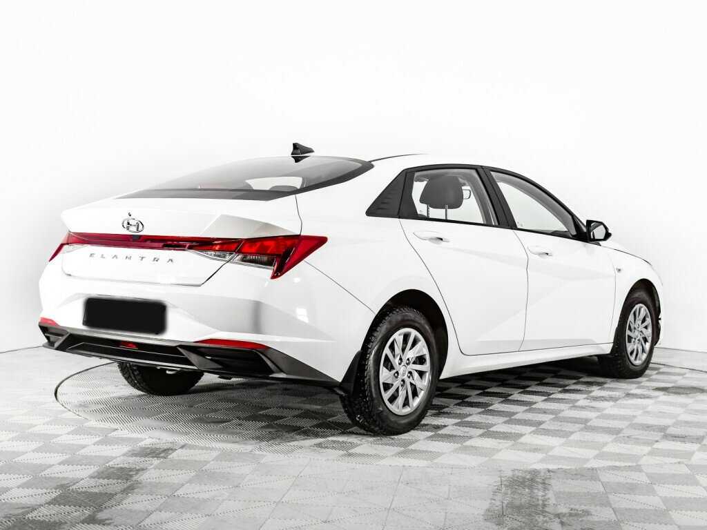 Hyundai Elantra с пробегом — 2021 год. Фото: #4