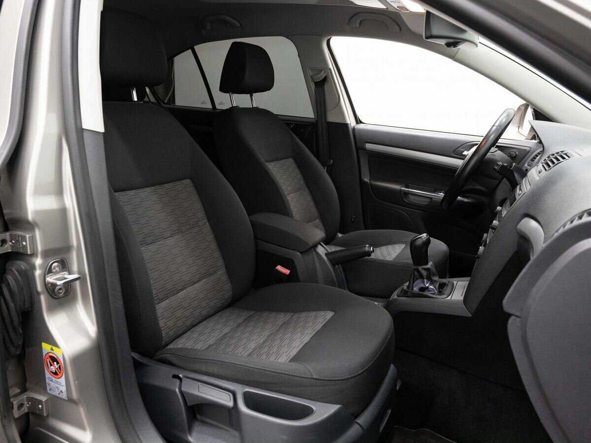 Skoda Octavia с пробегом — 2012 год. Фото: #12