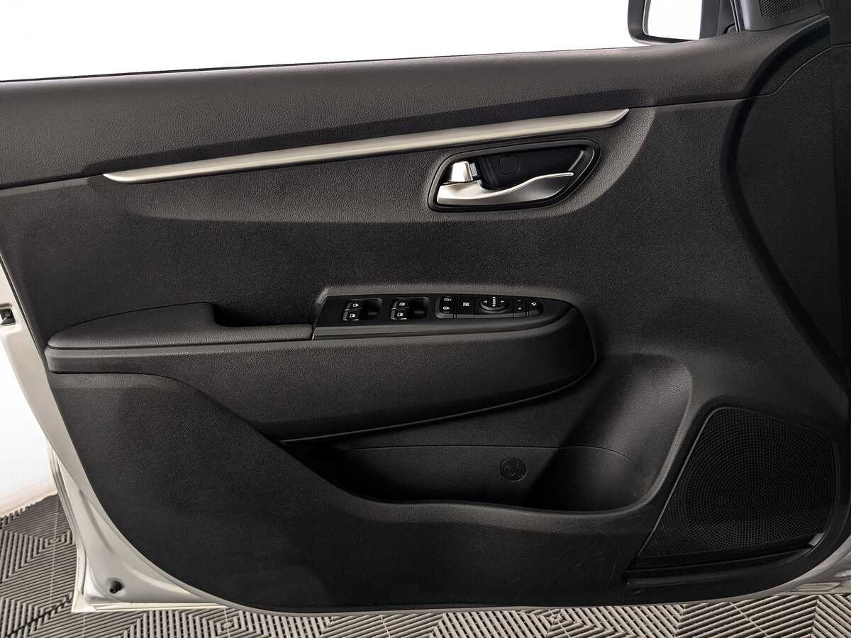 Kia Rio с пробегом — 2020 год. Фото: #18