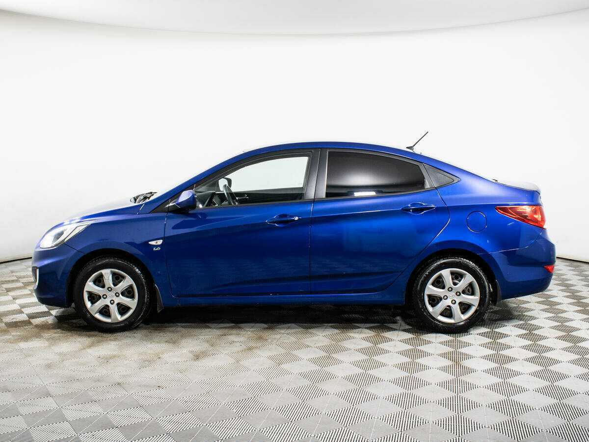 Hyundai Solaris с пробегом — 2012 год. Фото: #7