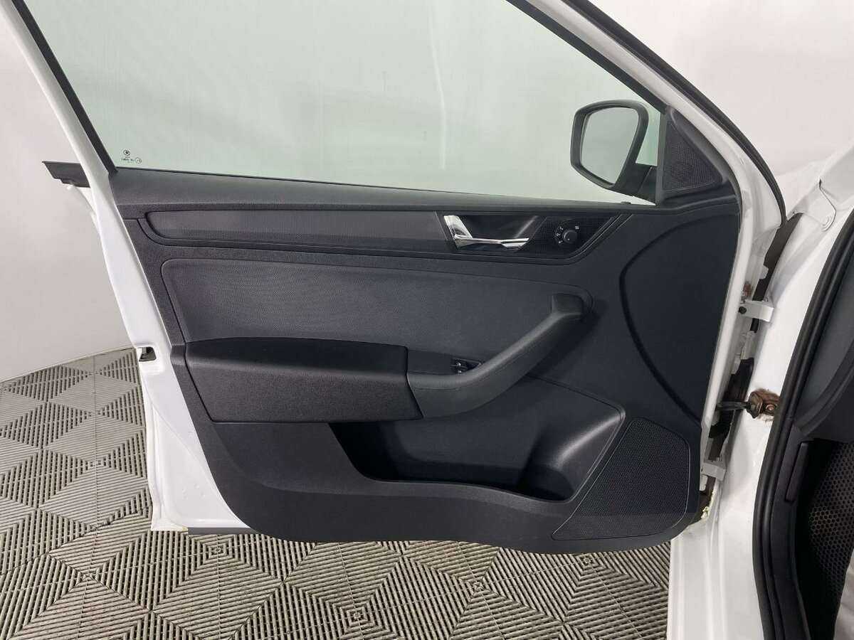 Skoda Rapid с пробегом — 2019 год. Фото: #7