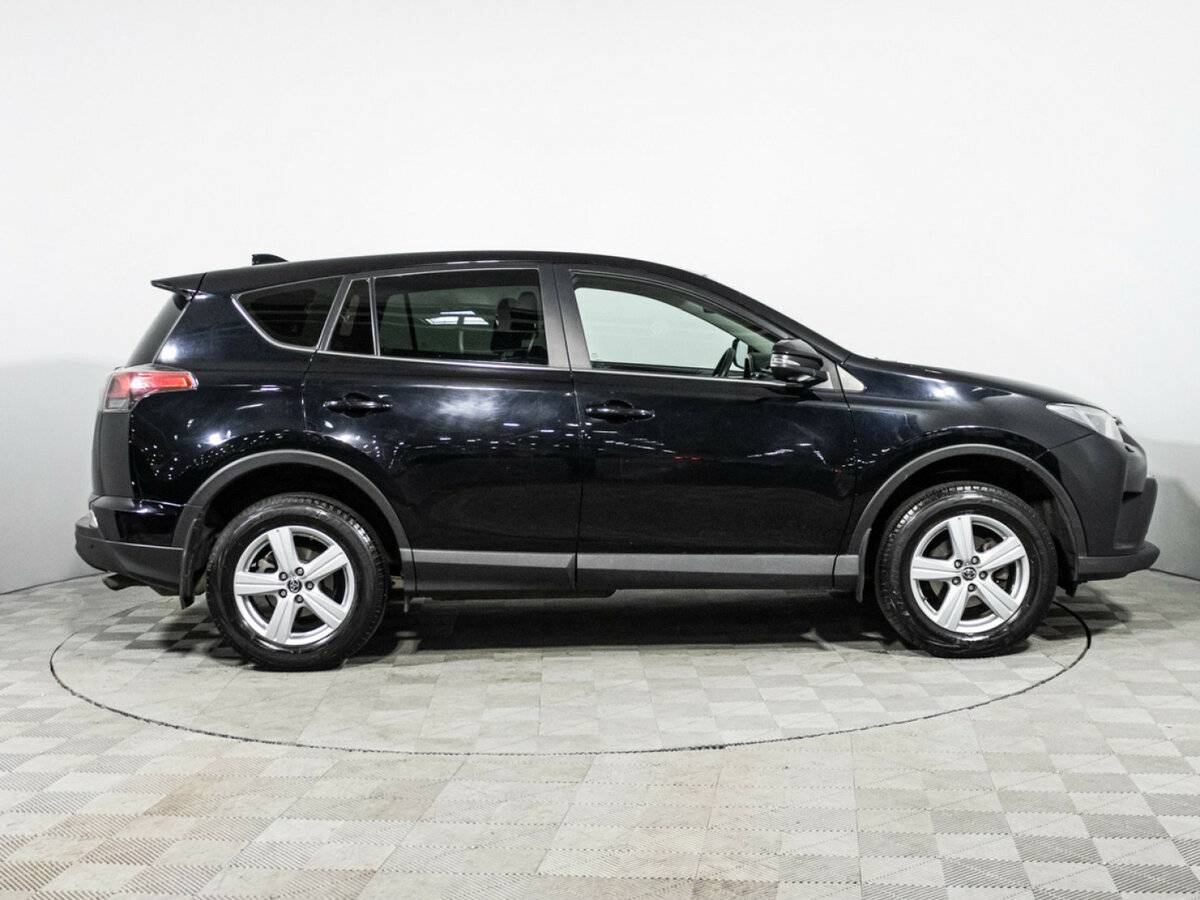 Toyota RAV4 с пробегом — 2017 год. Фото: #3