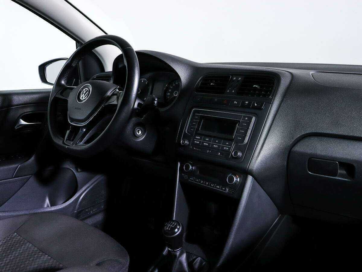 Volkswagen Polo с пробегом — 2016 год. Фото: #5