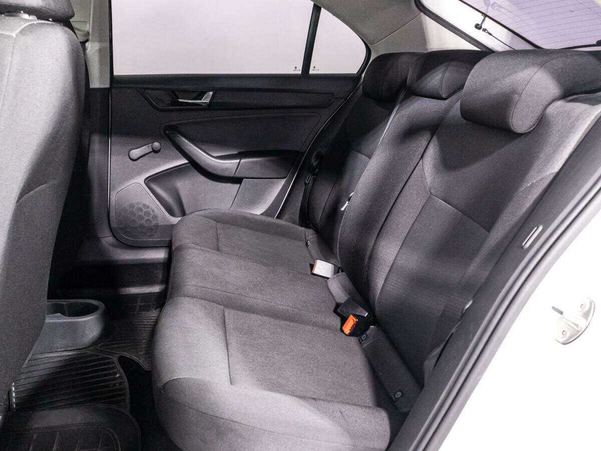 Skoda Rapid с пробегом — 2017 год. Фото: #9