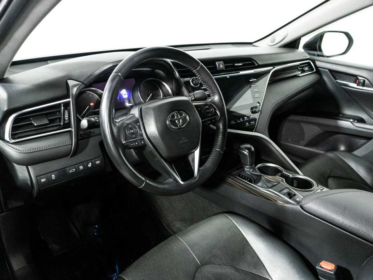 Toyota Camry с пробегом — 2018 год. Фото: #10