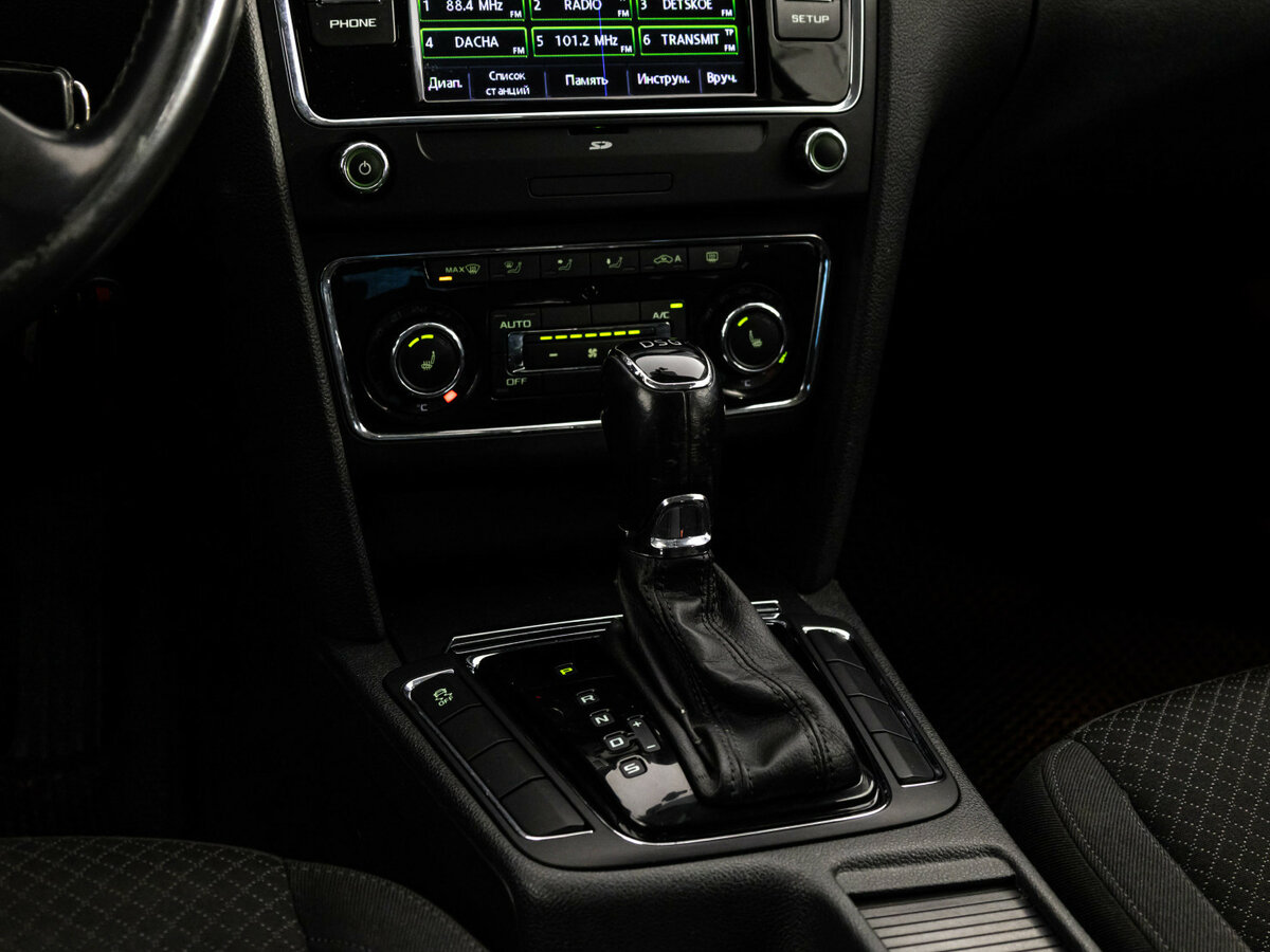 Skoda Superb с пробегом — 2014 год. Фото: #8