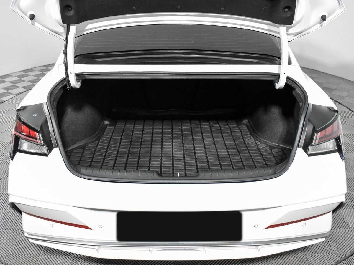 Hyundai Elantra с пробегом — 2023 год. Фото: #23