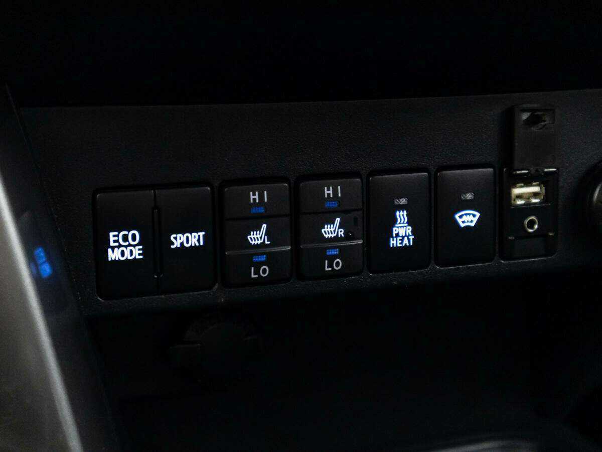 Toyota RAV4 с пробегом — 2018 год. Фото: #18