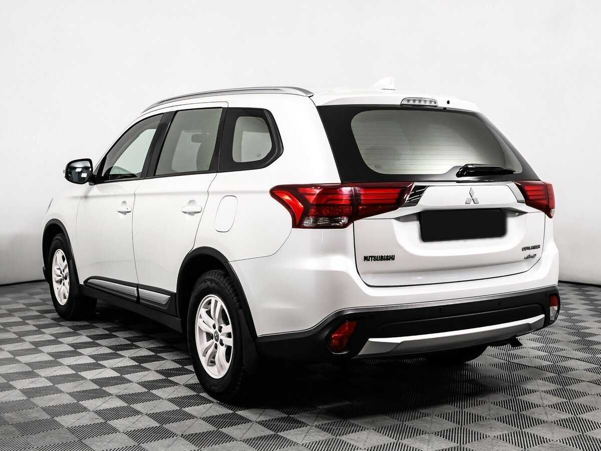 Mitsubishi Outlander с пробегом — 2017 год. Фото: #6