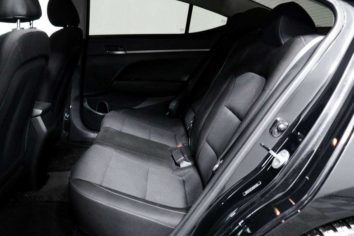 Hyundai Elantra с пробегом — 2018 год. Фото: #11