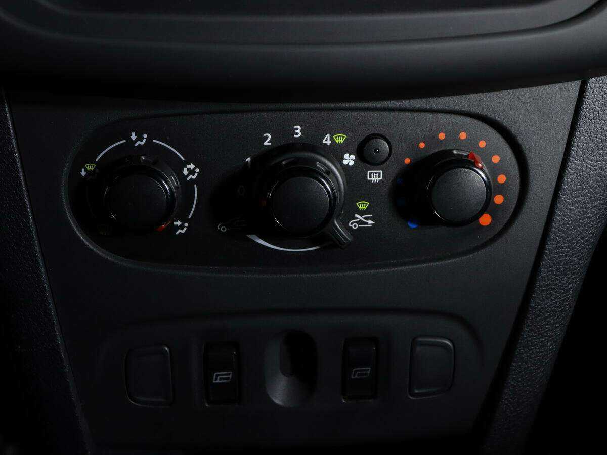 Renault Logan с пробегом — 2020 год. Фото: #16