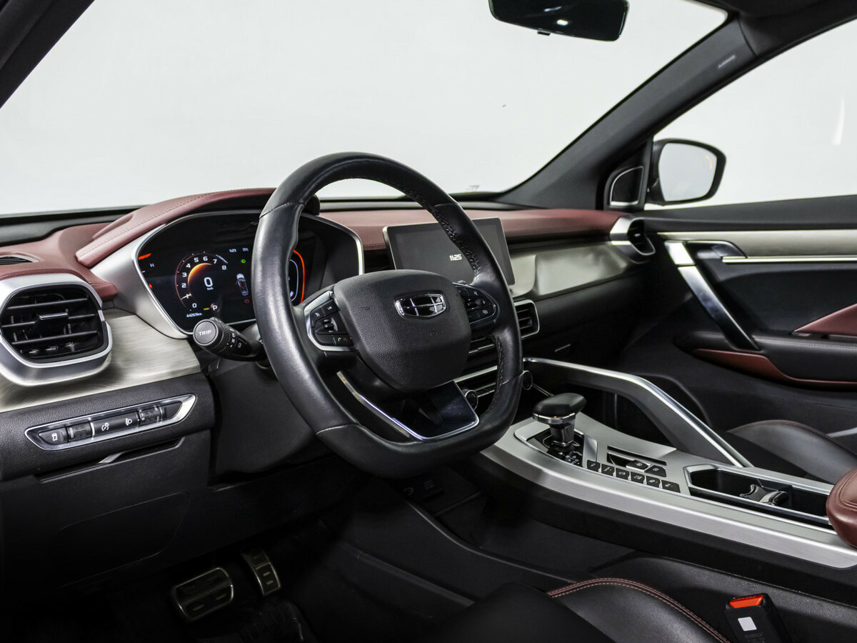 Geely Coolray с пробегом — 2022 год. Фото: #8