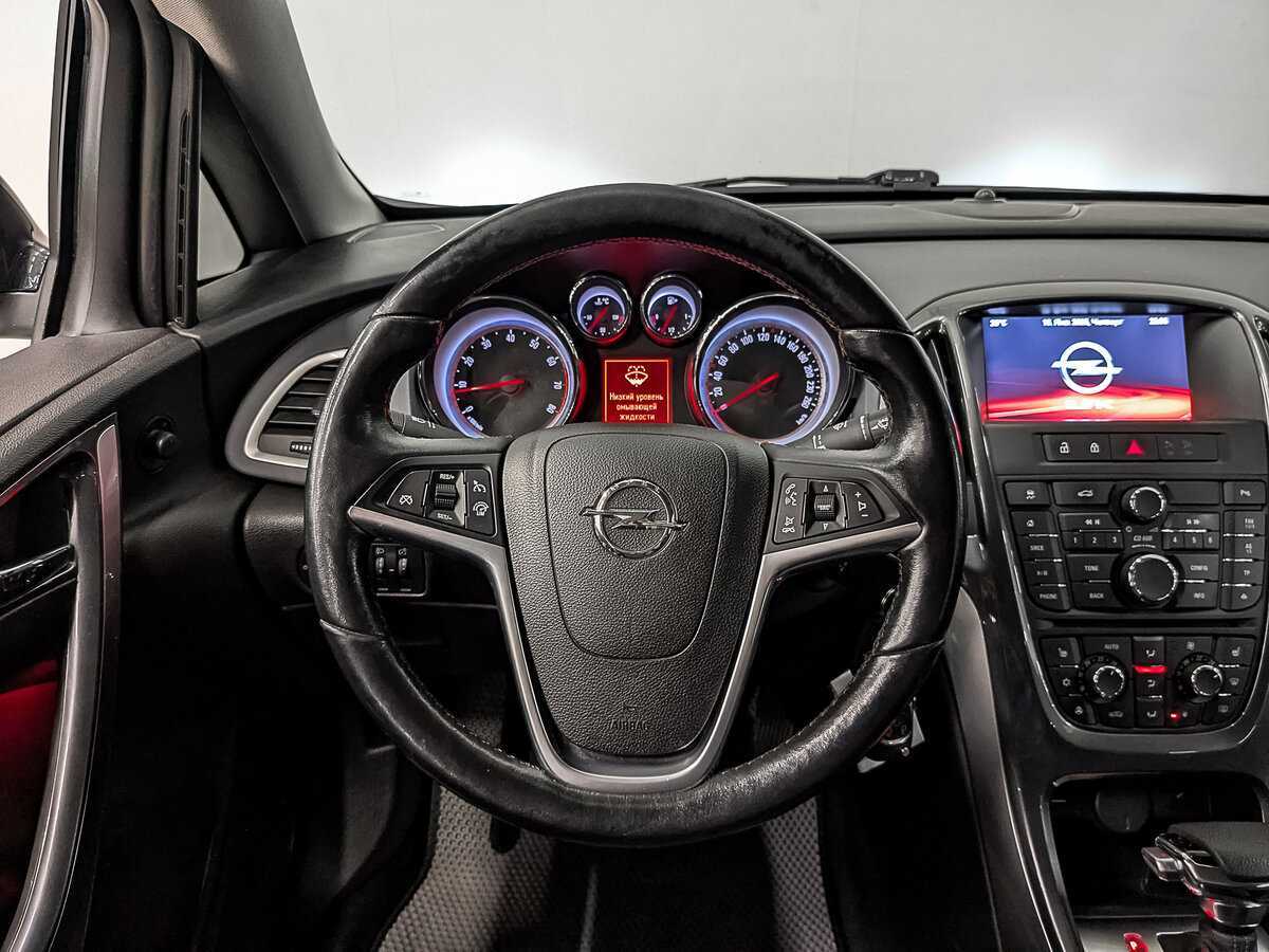 Opel Astra с пробегом — 2014 год. Фото: #18