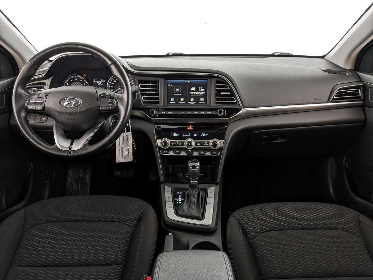Hyundai Elantra с пробегом — 2019 год. Фото: #9