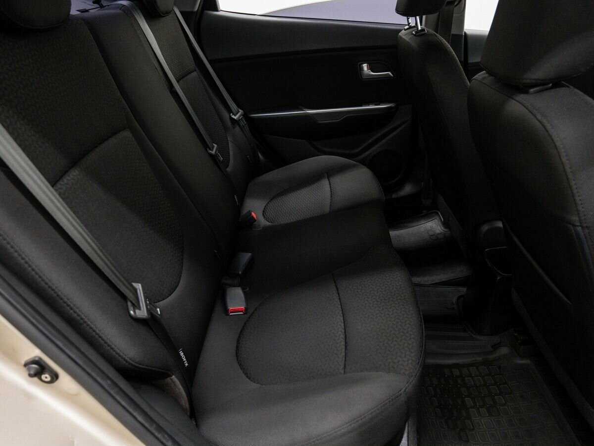 Kia Rio с пробегом — 2012 год. Фото: #8