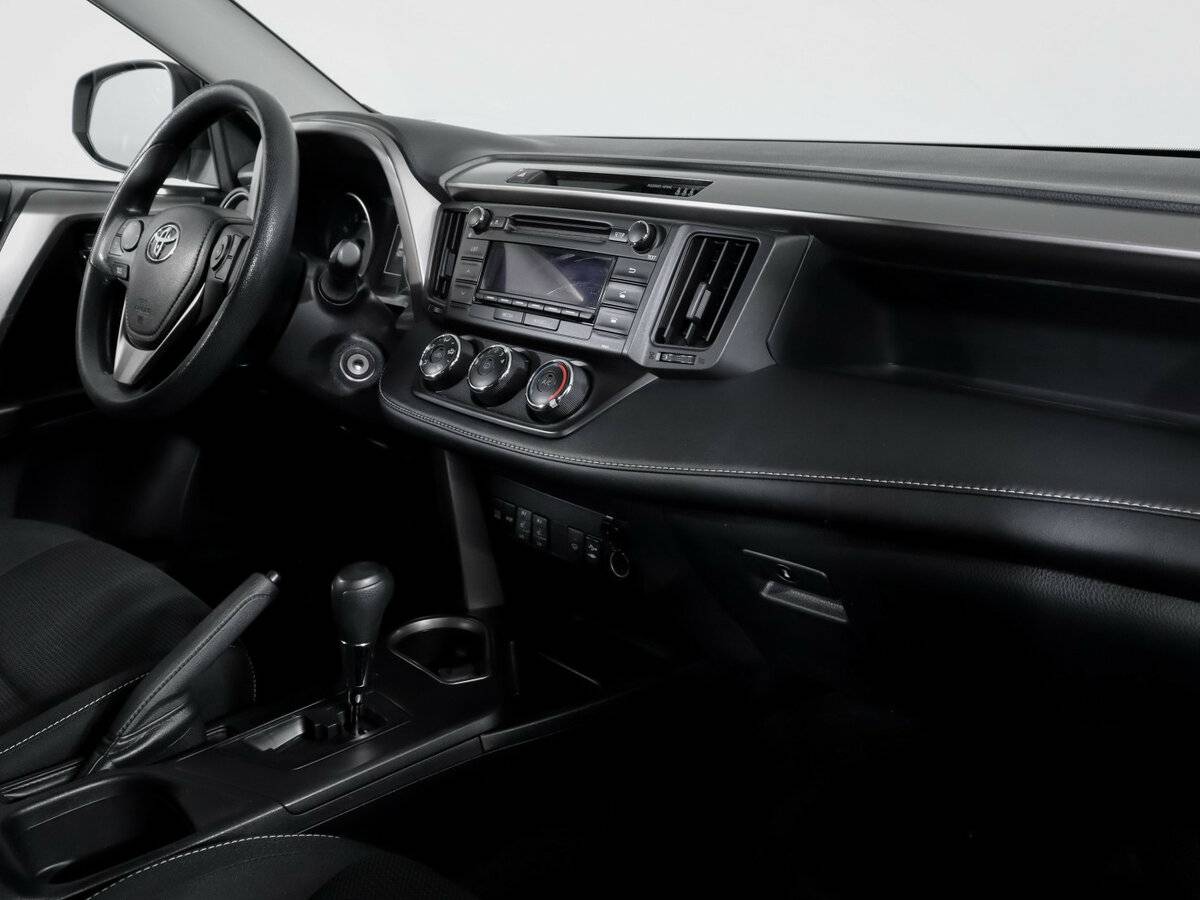 Toyota RAV4 с пробегом — 2017 год. Фото: #8