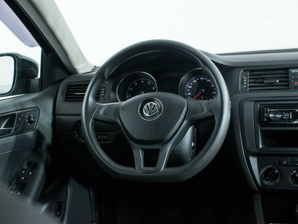 Volkswagen Jetta с пробегом — 2015 год. Фото: #13