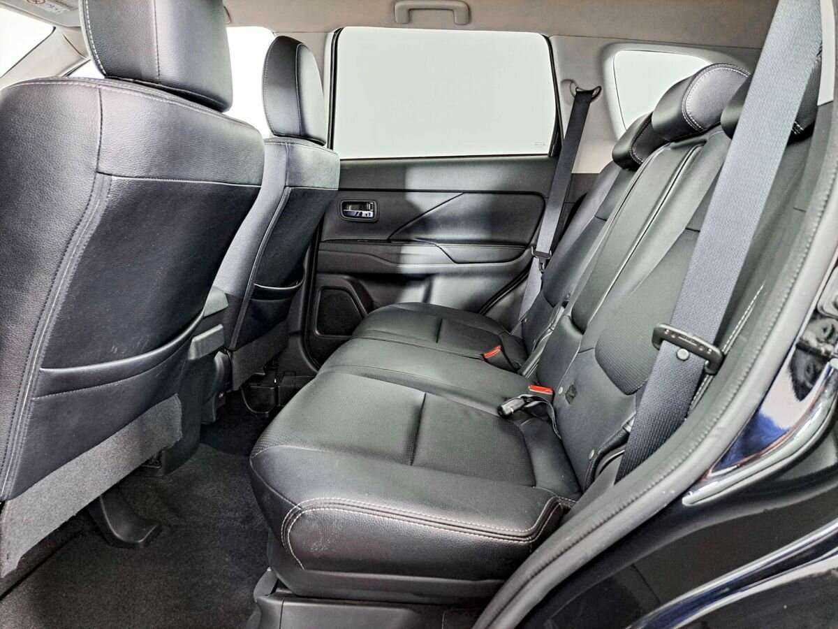 Mitsubishi Outlander с пробегом — 2017 год. Фото: #9