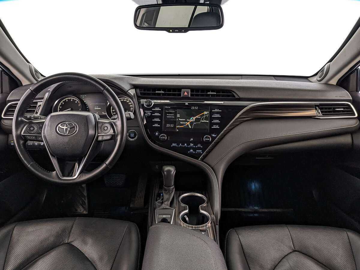 Toyota Camry с пробегом — 2018 год. Фото: #10