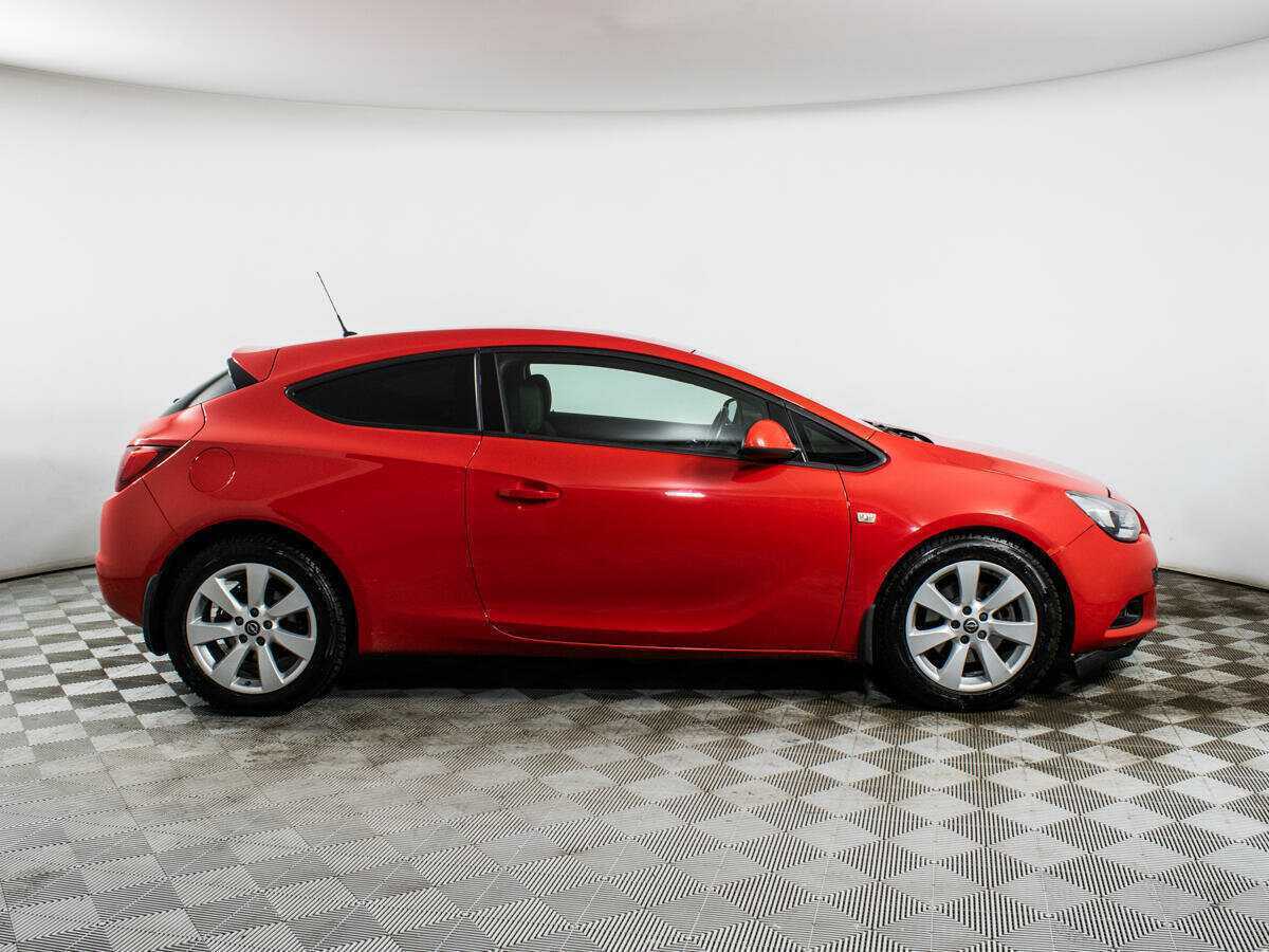 Opel Astra с пробегом — 2013 год. Фото: #3