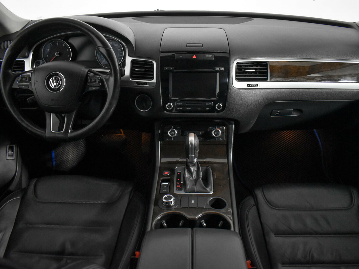 Volkswagen Touareg с пробегом — 2014 год. Фото: #11
