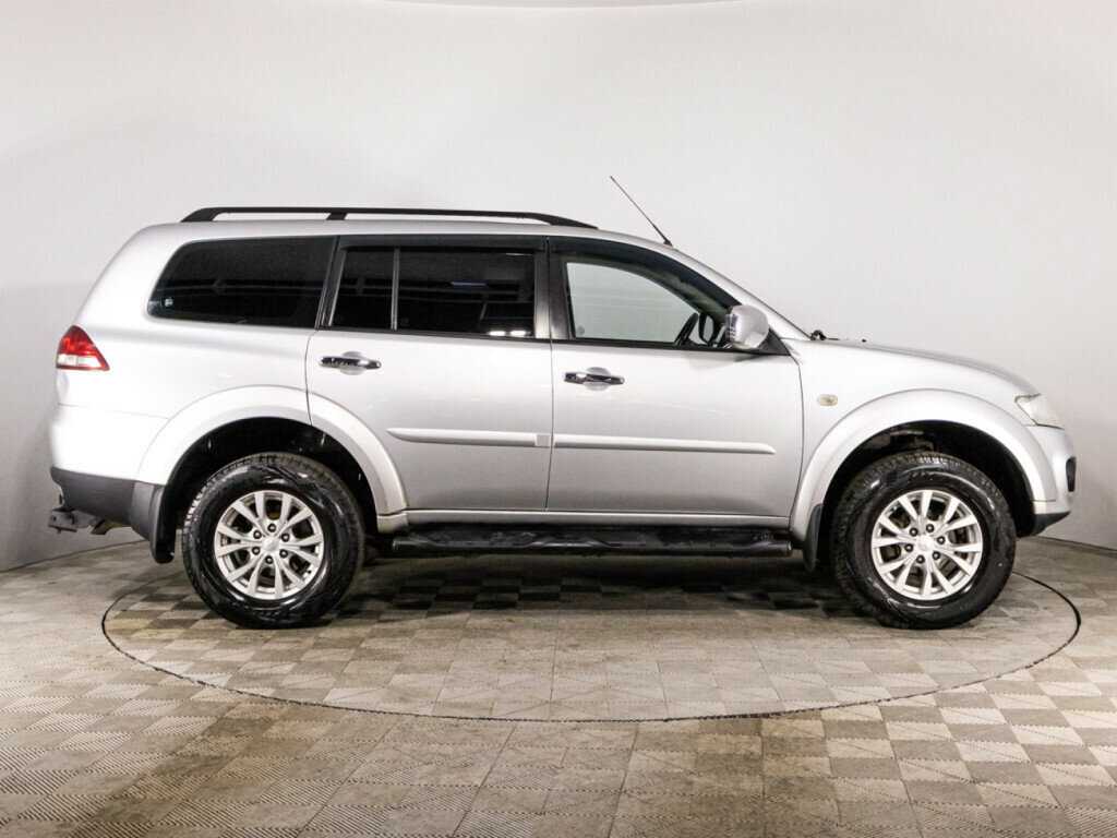 Mitsubishi Pajero Sport с пробегом — 2014 год. Фото: #3