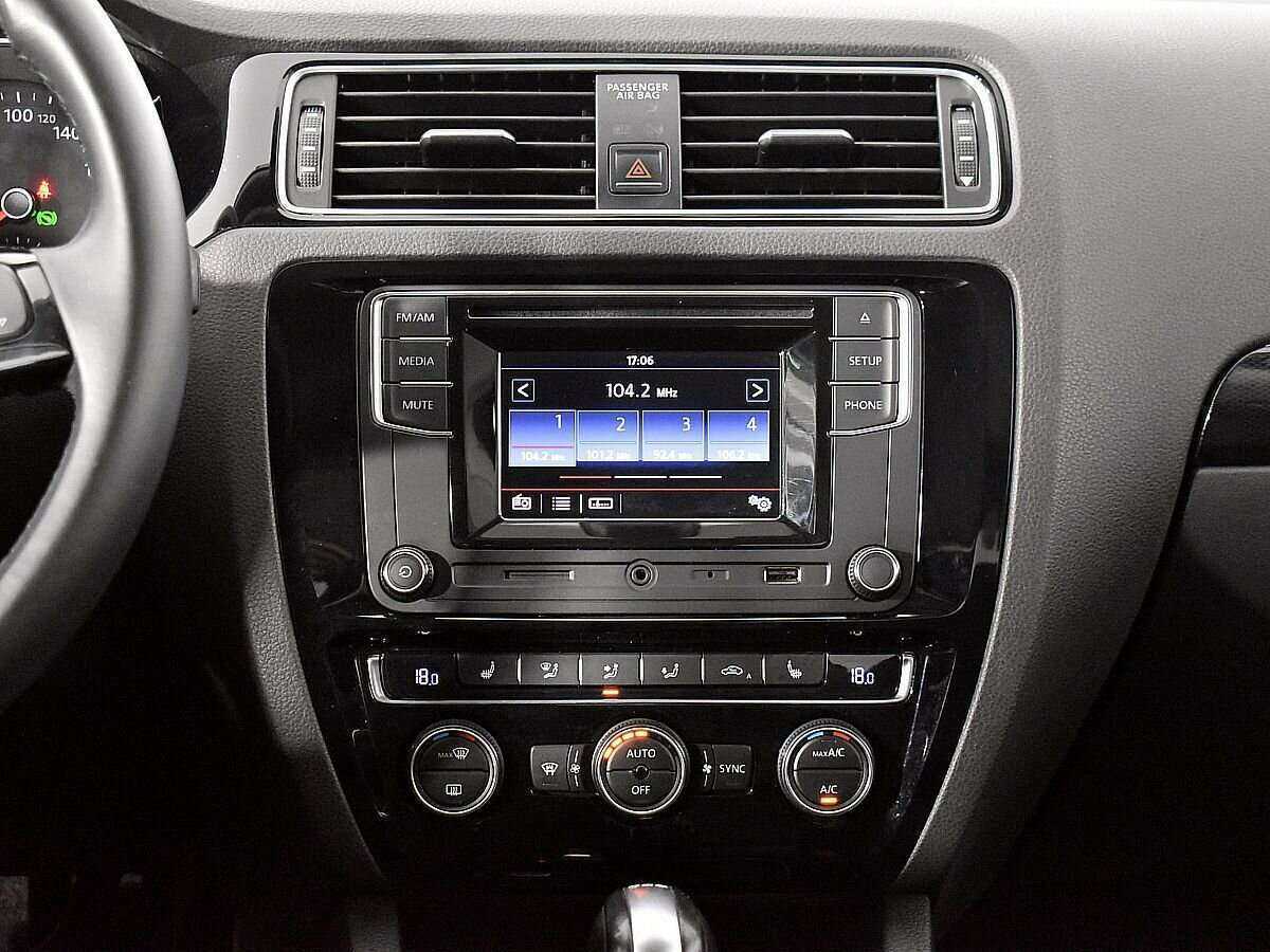 Volkswagen Jetta с пробегом — 2017 год. Фото: #11