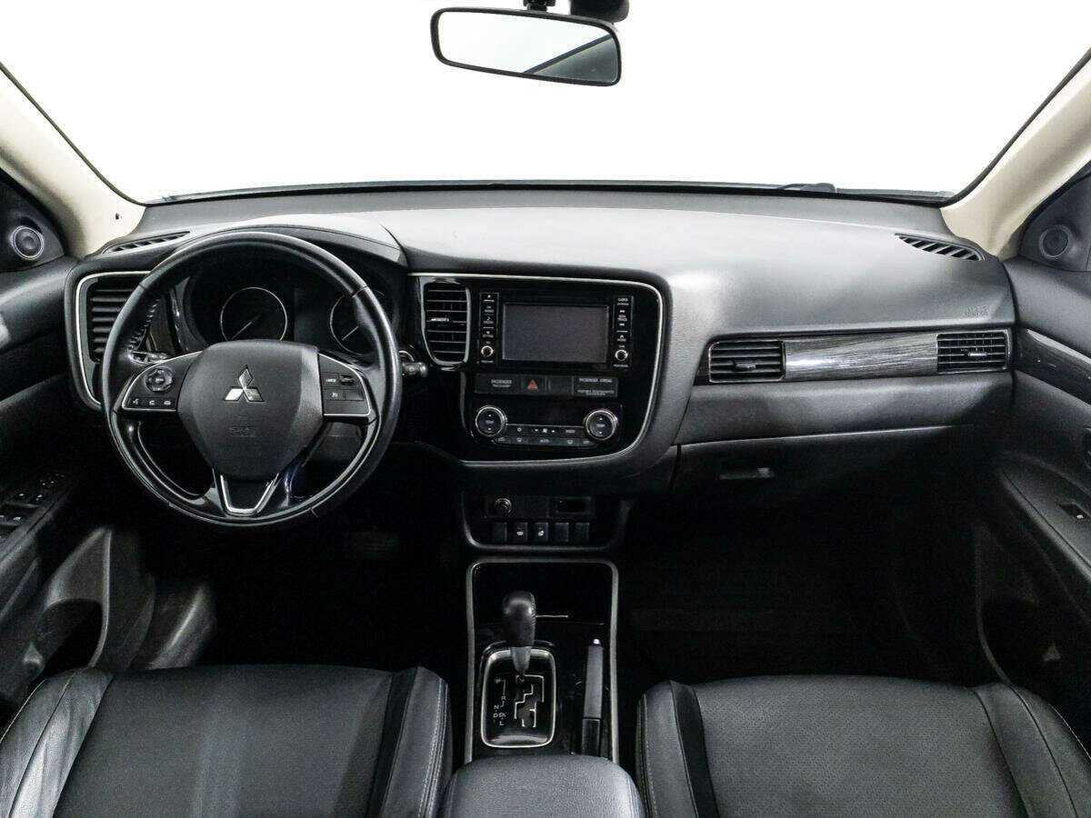 Mitsubishi Outlander с пробегом — 2017 год. Фото: #12