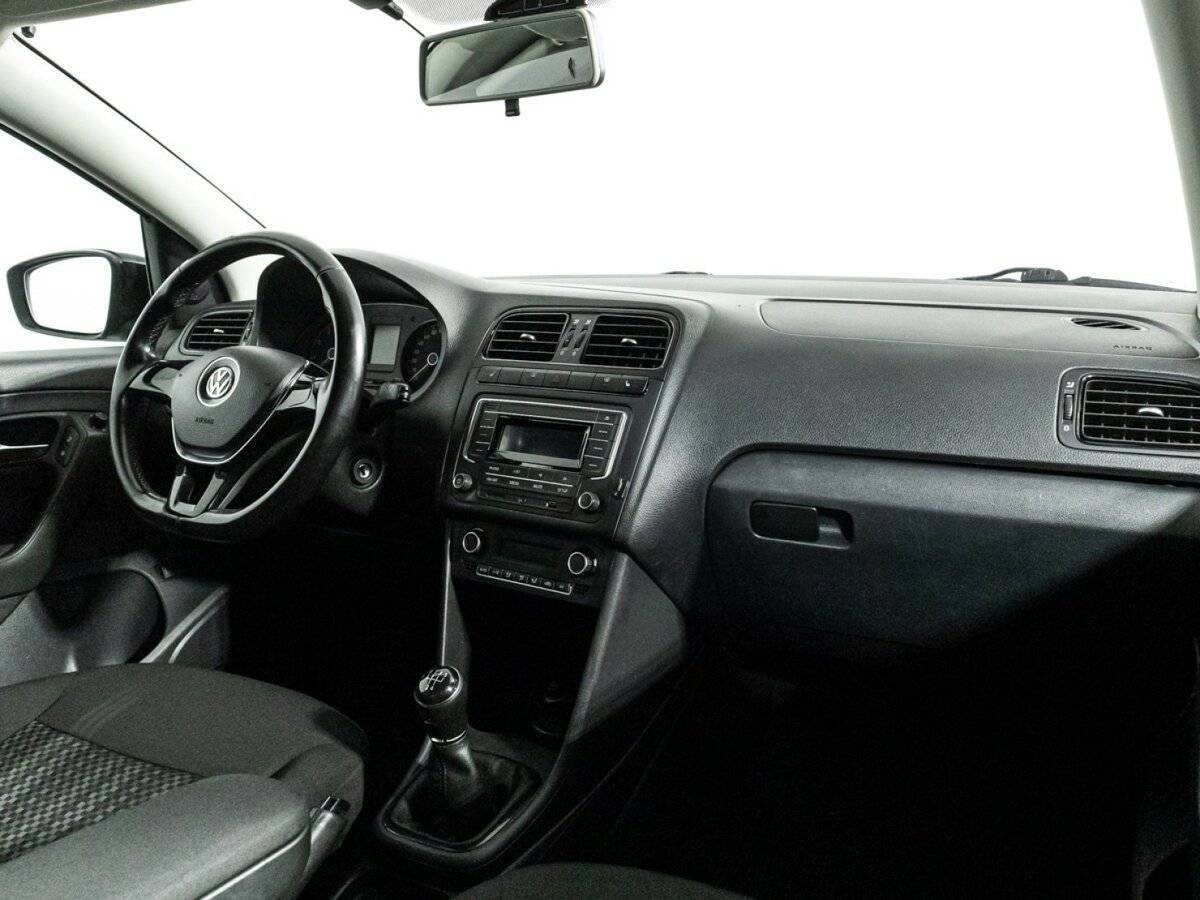 Volkswagen Polo с пробегом — 2017 год. Фото: #8