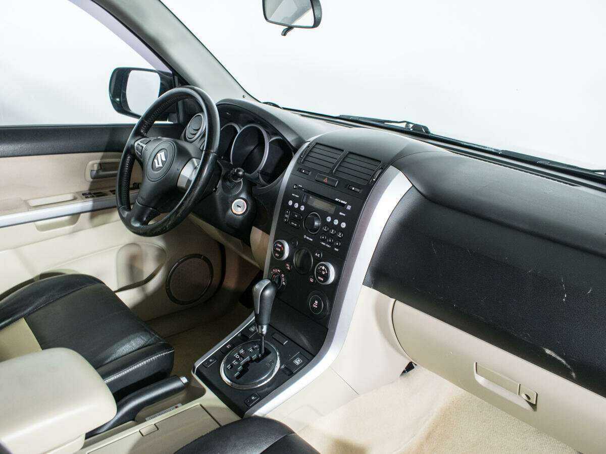 Suzuki Grand Vitara с пробегом — 2013 год. Фото: #8