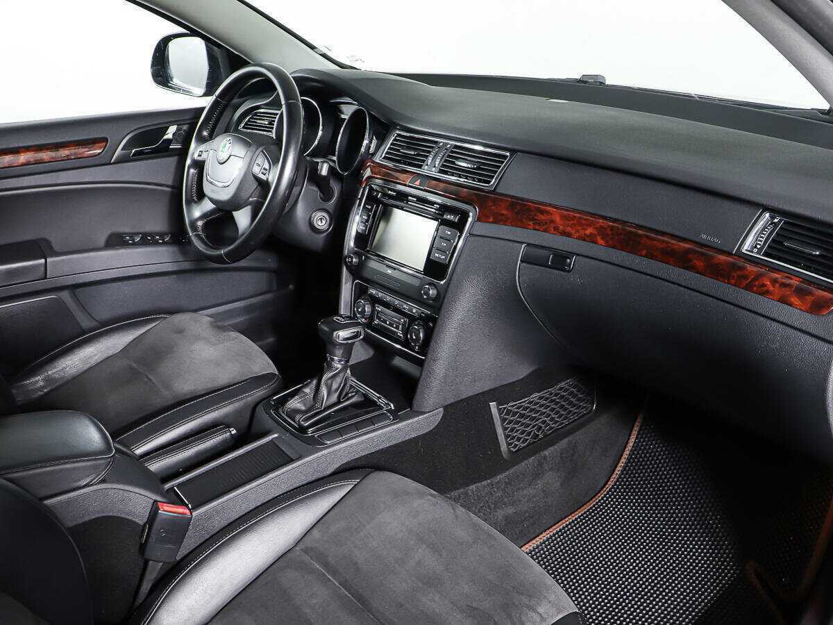 Skoda Superb с пробегом — 2012 год. Фото: #11