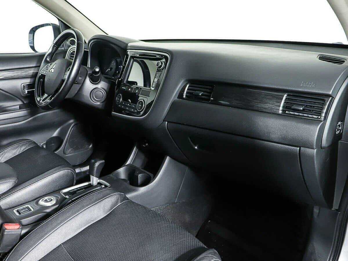 Mitsubishi Outlander с пробегом — 2016 год. Фото: #7