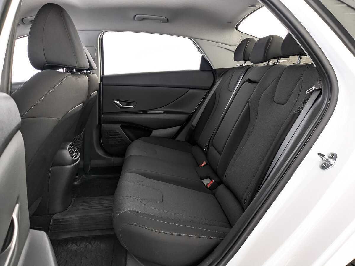 Hyundai Elantra с пробегом — 2021 год. Фото: #13